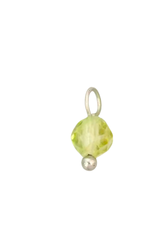 Green bead in silver