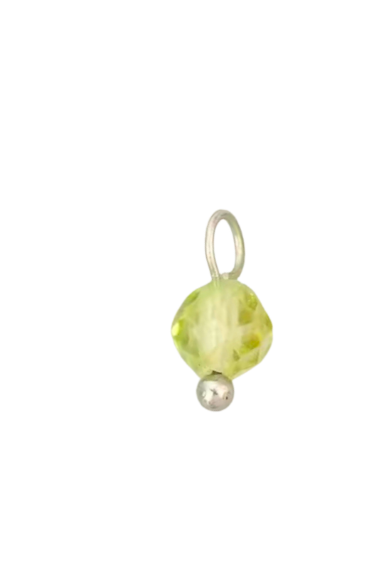 Green bead in silver